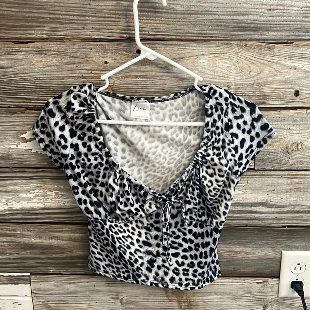 Crop top Cheetah print never worn